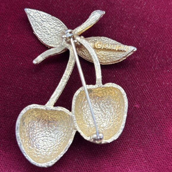 Cherry Brooch Sarah Coventry "Golden Cherries" Gold Tone Fruit Vintage 1966 Pin - Picture 5 of 7